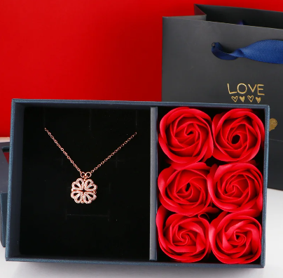 Four-Leaf Clover Necklace + Rose Gift Box (LAST UNITS)