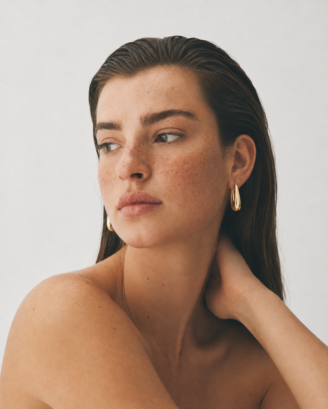 Golden teardrop-shaped hoop earrings - photo 2