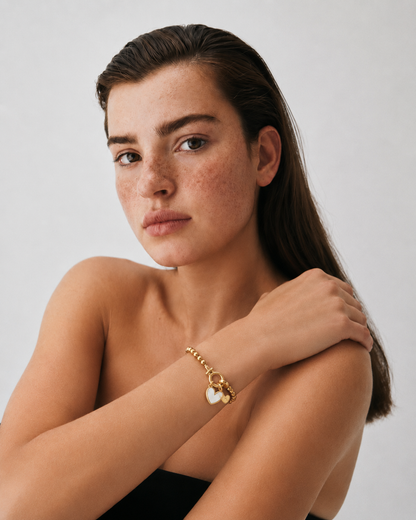 Mother of pearl heart charm bracelet with gold-finished chain - photo 2