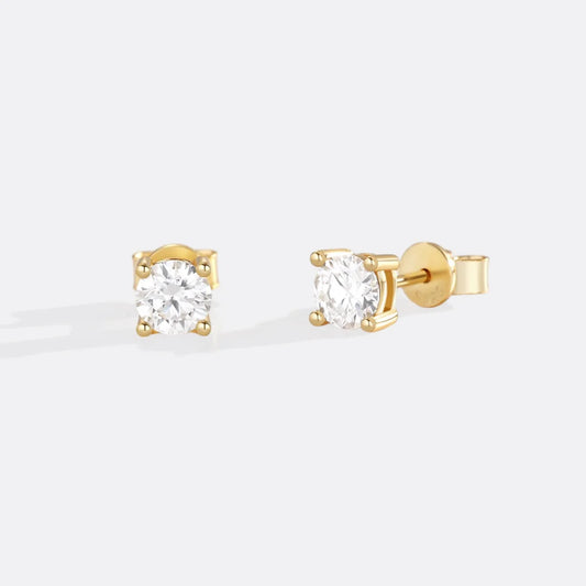 Classic solitaire stud earrings with brilliant stones
